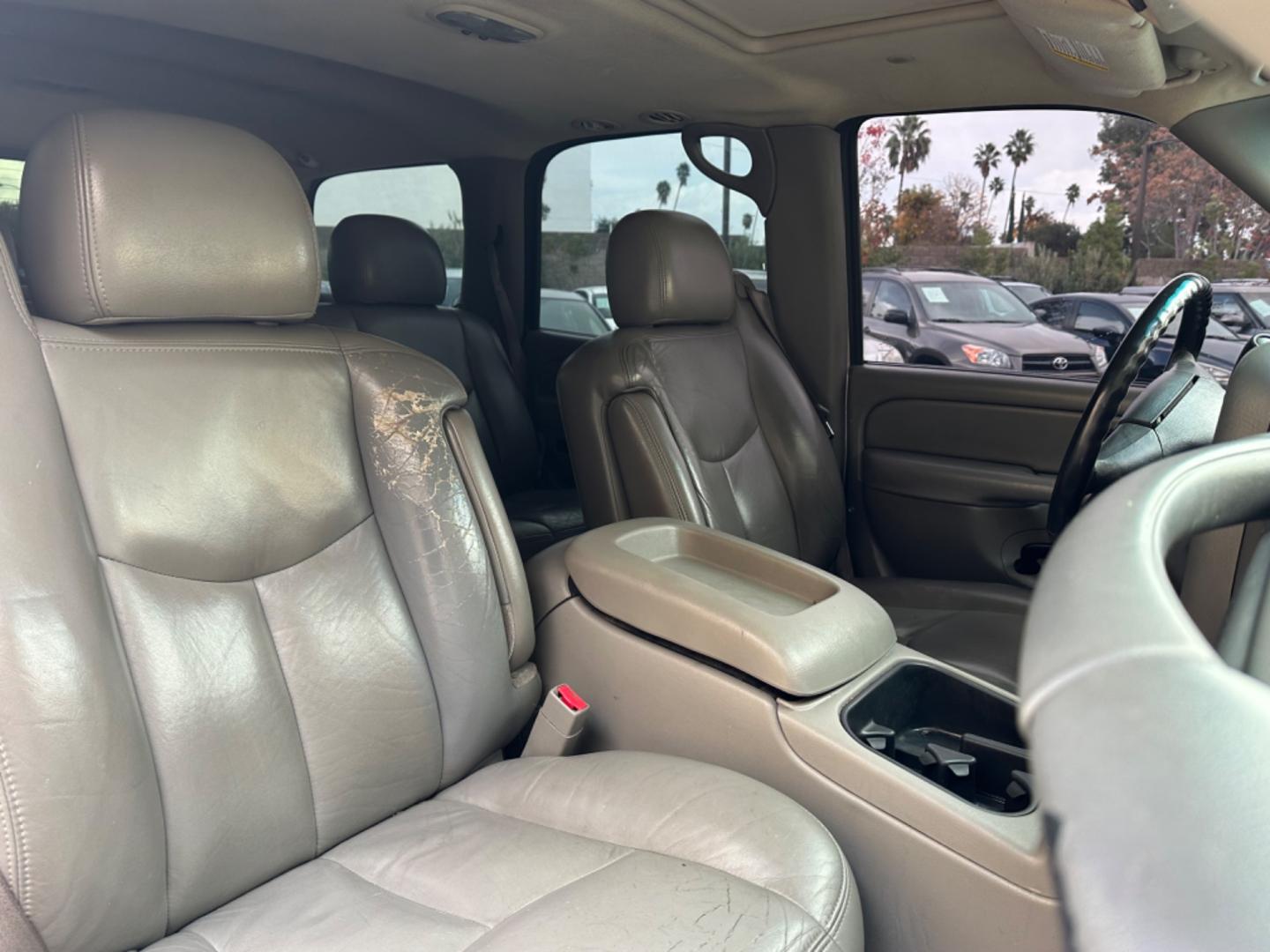 2006 BEIGE /Gray GMC Yukon SL 2WD (1GKEC13T66R) with an 5.3L V8 OHV 16V engine, 4-Speed Automatic Overdrive transmission, located at 30 S. Berkeley Avenue, Pasadena, CA, 91107, (626) 248-7567, 34.145447, -118.109398 - Embrace Power and Comfort: 2006 GMC Yukon with Leather, Moon-Roof, and Third-Row Seating Available in Pasadena, CA Step into the realm of rugged luxury with the 2006 GMC Yukon, now available at our BHPH dealership in Pasadena, CA. This robust SUV, featuring a luxurious leather interior, a moon-ro - Photo#10